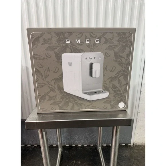 Smeg EP3221/44 Fully Automatic Coffee Machine White - Picture 1 of 11